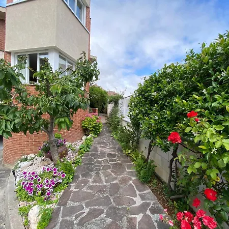 Casa Chalet Jardin Particular Ideal Grupos Y Familias Baranain Exterior photo